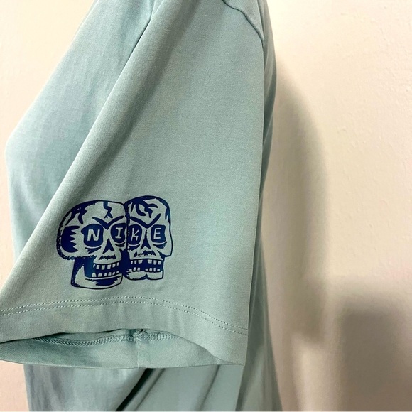 The Nike Tee Dri-Fit Medium Loose Bones Skeleton Shirt Graphic Sleeve Logo NWOT - Picture 3 of 7